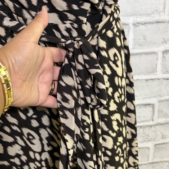 Urban Behavior brown and Cream Patterned Midi Dress v-neck, large - Picture 5 of 10